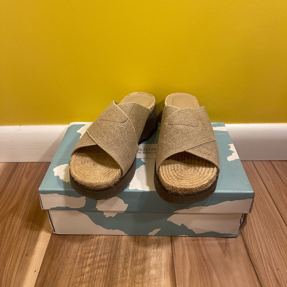 Donald Pilner sandals
